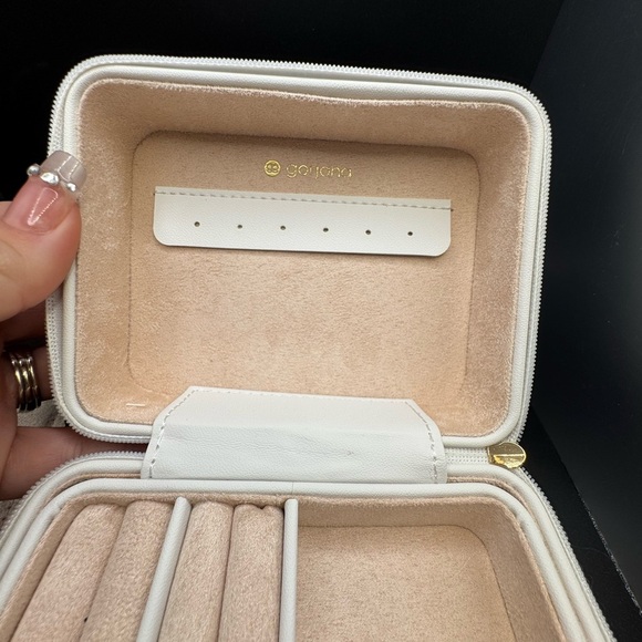 NWOT Gorjana Cream and Tan Jewelry Organizer- no flaws! Paid $95 - Picture 7 of 13